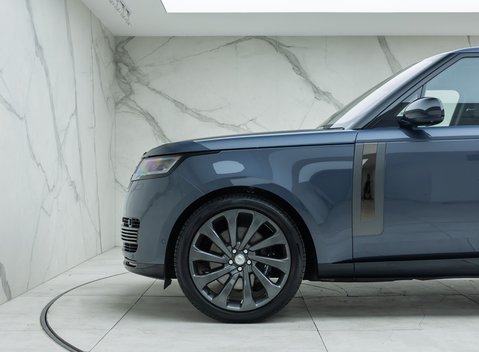 Land Rover Range Rover P530 SV 37