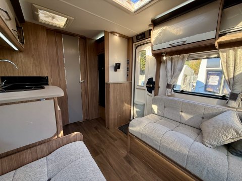 Coachman Laser 650 15