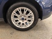 Ford Focus 1.6 TDCi Titanium Euro 5 (s/s) 5dr 24