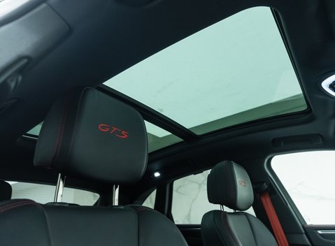 Porsche Macan GTS 16