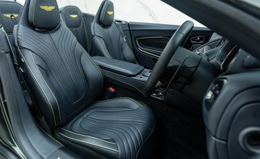 Aston Martin DB11 V8 VOLANTE 17
