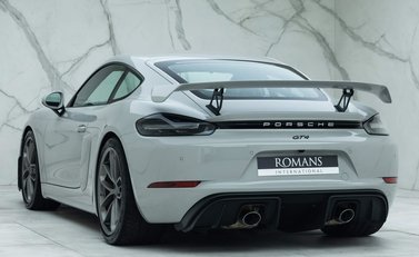 Porsche Cayman GT4 (718) 4