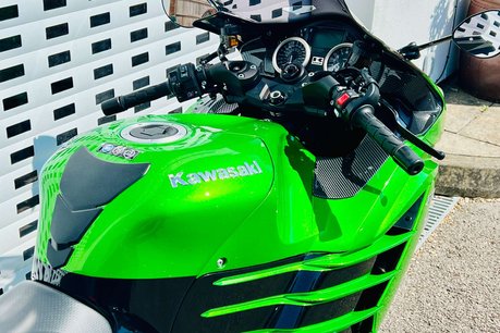 Kawasaki ZX ZZR 1400 17