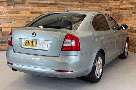 Skoda Octavia 1.4 TSI Elegance Hatchback 5dr Petrol DSG Euro 4 (122 ps) 6