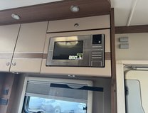 Elddis Majestic 254 2 Belt|4 Berth|Transverse Island Bed|Kitchen|Bathroom|Large Fridge Freezer 14