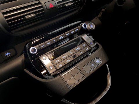 Hyundai Inster Long Range 49kWh 01 SUV 5dr Electric Auto (115 ps) Cruise Control - DAB Ra 16
