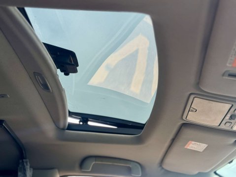 Toyota Alphard Sunroof 8 Seater 40
