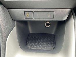 Toyota Yaris 1.5 Yaris Design HEV CVT 5dr 51