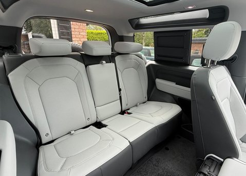 Land Rover Defender 90 3.0 D250 MHEV X-Dynamic SE SUV 3dr Diesel Auto 4WD Euro 6 (s/s) (250 ps) 12