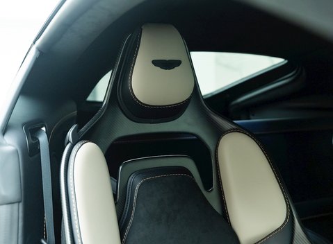 Aston Martin V12 Vantage 11