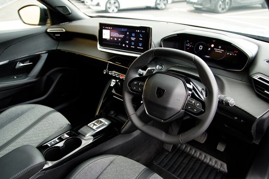 Peugeot 2008 PURETECH EAT8 S/S ALLURE