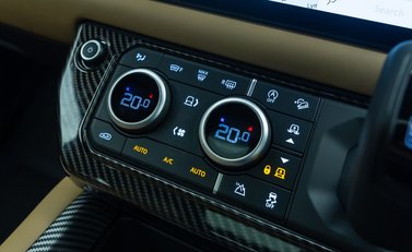 Land Rover Defender 110 X D350 25