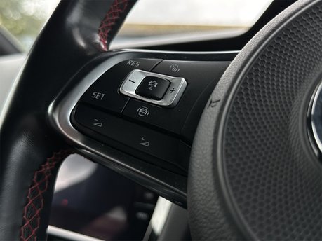 Volkswagen Golf GTI PERFORMANCE TSI DSG 60