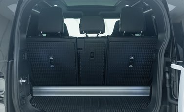 Land Rover Defender 90 V8 P525 URBAN 51