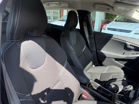 Volvo V40 1.6 T3 SE Euro 5 (s/s) 5dr 19