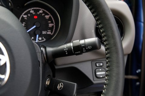 Toyota Yaris VVT-I ICON TECH 18