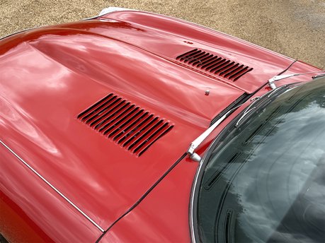 Jaguar E-Type 2+2 27