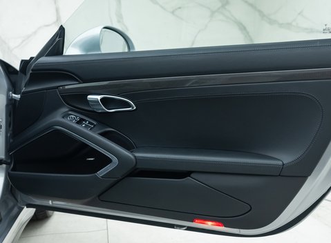 Porsche 911 GT3 Touring (991.2) 25