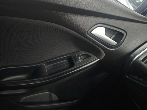 Ford Focus 1.6 Focus Zetec 105 5dr 79