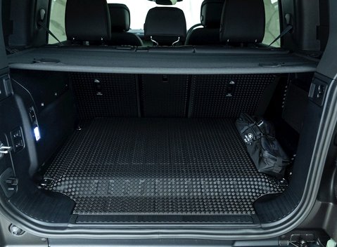 Land Rover Defender 110 75th Anniversary P400e 34