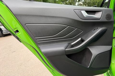 Ford Focus ST -PAN ROOF -PARKING/PERFORMANCE/ASSIST PACKS -HUD -B&O - MEAN GREEN 33