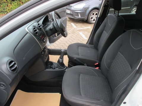 Dacia Logan 0.9 TCe Laureate Euro 6 (s/s) 5dr 26