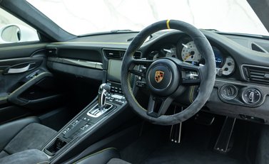 Porsche 911 GT3 RS (991.2) 13