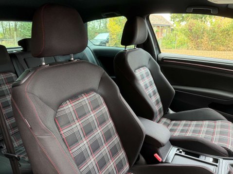 Volkswagen Golf 2.0 Golf GTi Performance 3dr 17