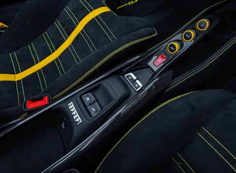 Ferrari F8 SPIDER 29