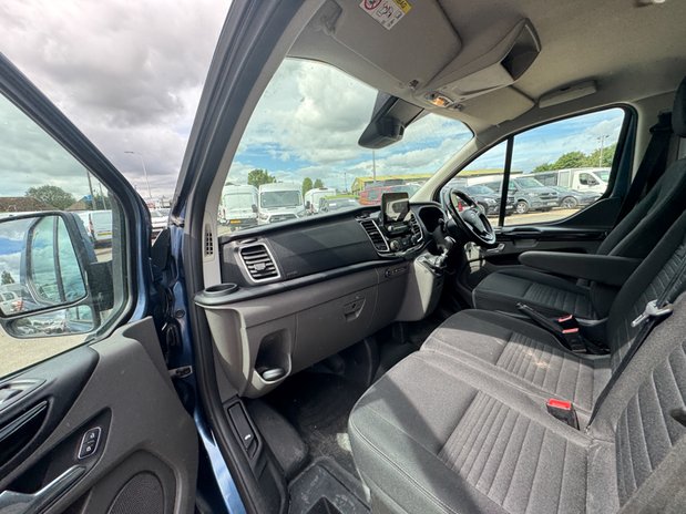Ford Transit Custom SWB L1H1 [SOLD CM] Low Roof Limited 300 Air Con Alloys Sensors EURO 6 NO VA 9