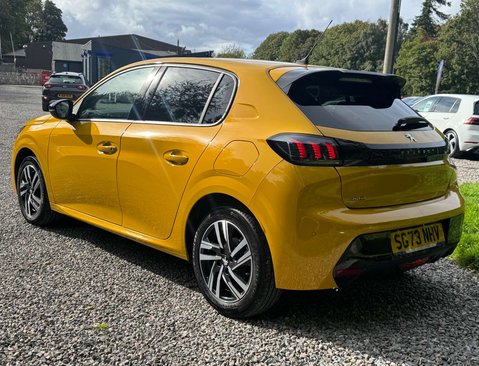 Peugeot 208 1.2 208 Allure Premium + PureTech S/S Auto 5dr 9