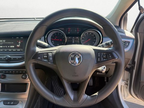 Vauxhall Astra 1.0i Turbo ecoTEC Design Euro 6 (s/s) 5dr 17