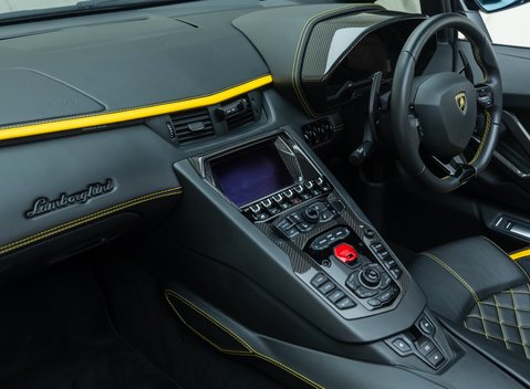 Lamborghini Aventador S LP 740-4 ROADSTER 21