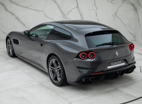 Ferrari GTC4 Lusso V12 9