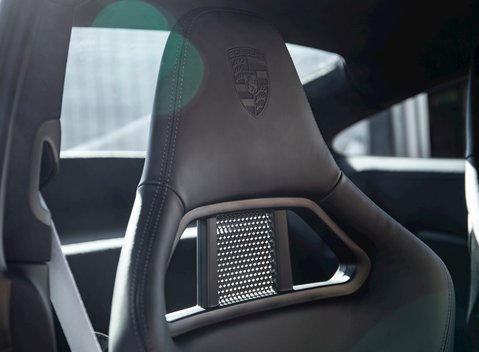 Porsche 911 GT3 Touring 16