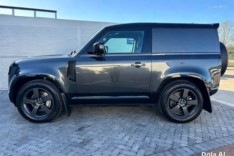 Land Rover Defender 90 D300 Hard Top X-Dynamic HSE 8