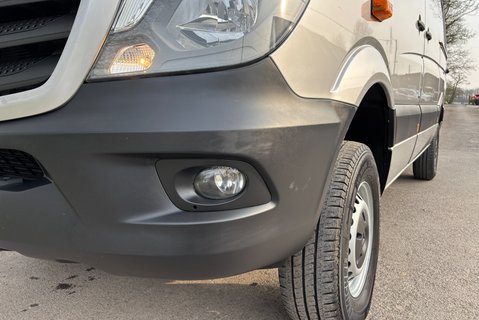 Mercedes-Benz Sprinter 319 V6 Cdi 4x4 5g-Tronic Mwb Hr Panel Van - Air Con - Direct from MOD 22