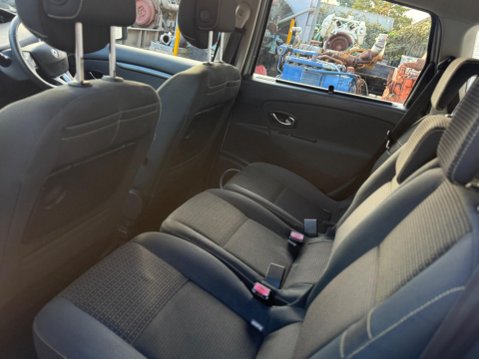 Renault Scenic 1.6 VVT Dynamique Euro 5 5dr 11