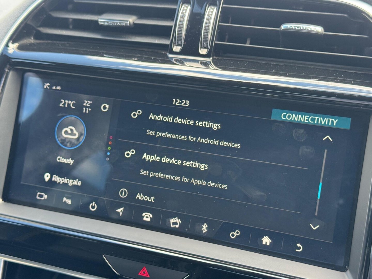 2019 Jaguar XE — image 23
