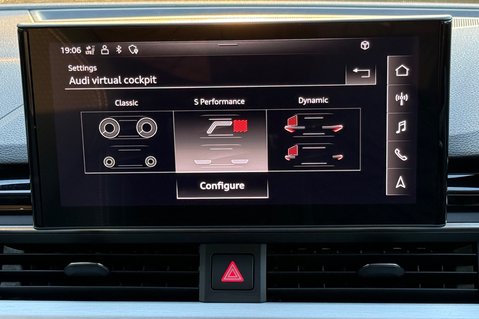 Audi A4 AVANT TDI S LINE MHEV - REVERSE CAMERA - 8 AUDI MAIN DEALER SERVICES 39
