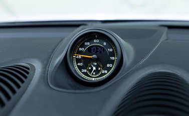 Porsche Cayman GT4 (718) 18