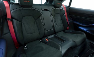 Porsche Taycan GTS Sport Turismo 13