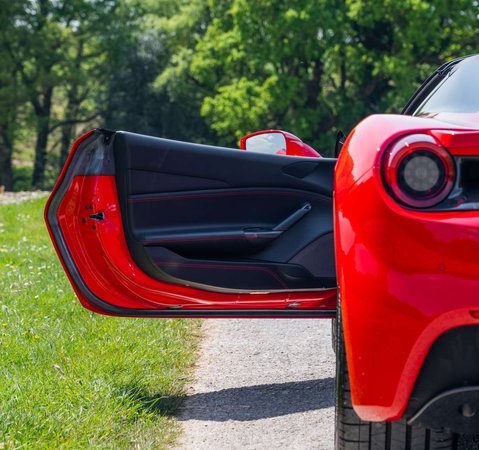 Ferrari 488 Spider 1