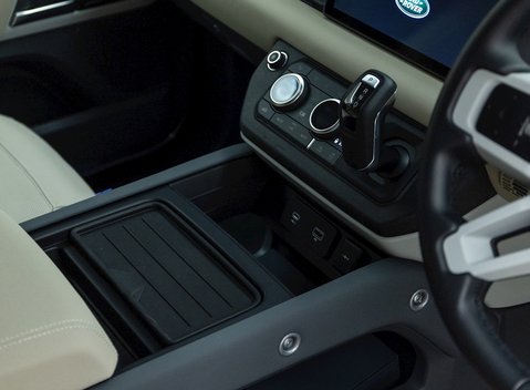 Land Rover Defender 110 XS Edition P400 21