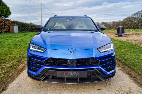 Lamborghini Urus V8 27