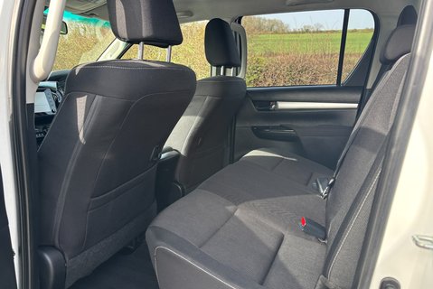 Toyota Hilux Invincible 4WD D-4D Double Cab Pickup 13