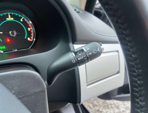 Jaguar XF 2.2d Portfolio Saloon 4dr Diesel Auto Euro 5 (s/s) (200 ps) 22