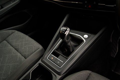 Volkswagen Golf LIFE TSI 32