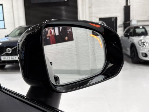 Volvo XC60 B5 ULTRA BLACK EDITION AWD 28