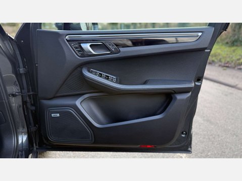 Porsche Macan 3.0 Macan S Semi-Auto 4WD 5dr 44